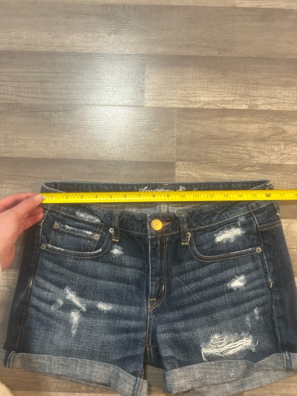 American Eagle Outfitters Distressed Rolled Hem Jean Shorts size 6 - Picture 5 of 6